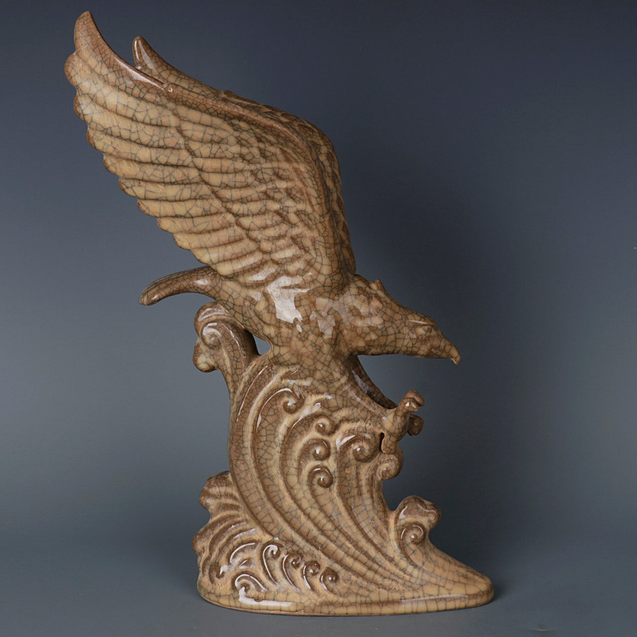 Chinese Antique Porcelain Eagle Statue,Chinese Song Dynasty Ge Ware Celadon Porcelain Eagle Statue, Ge Kiln Crackle Glaze Hand Carving Ceramic Eagle Statue