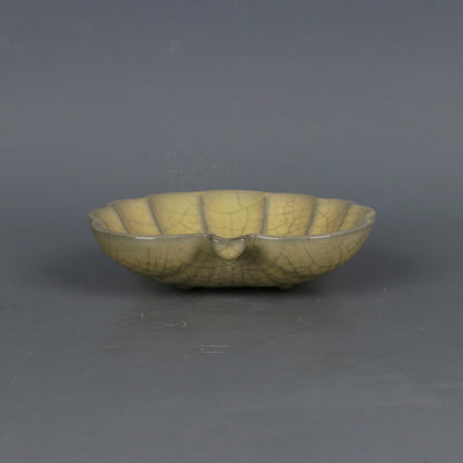 Chinese Antique Porcelain Writing Brush Washer,Chinese Song Dynasty Ge Ware Celadon Brushwasher, Ge Kiln Crackle Glaze Hand Carving Leaf Shape Ceramic Brush washer