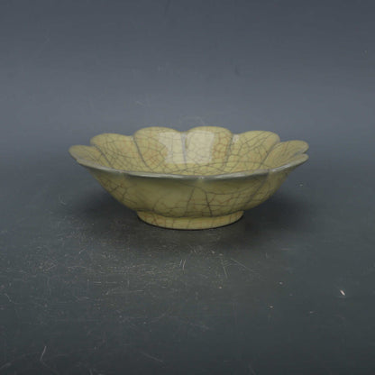 Chinese Antique Porcelain Bowl,Chinese Song Dynasty Ge Ware Celadon Bowl, Ge Kiln Crackle Glaze Ceramic Petal Bowl